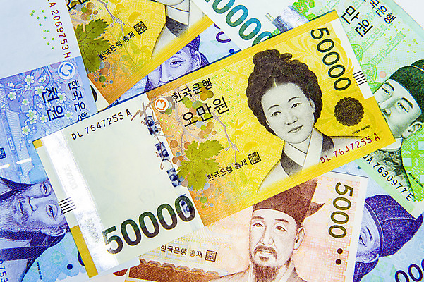 포토 JPG 해외이미지 아시아 종이 백그라운드 지폐 돈 비즈니스 서울 한국 동양인 사람없음 금융 경제 숫자 쪽지 그룹 변화 시장 재산 구매 심볼 오브젝트 무역 투자 상업 가치 계산서 대출 고립 임대 자금 경제학 해외202004 해외포토 문자 교육 나라 산업 컨셉 인종 쇼핑 파일형식