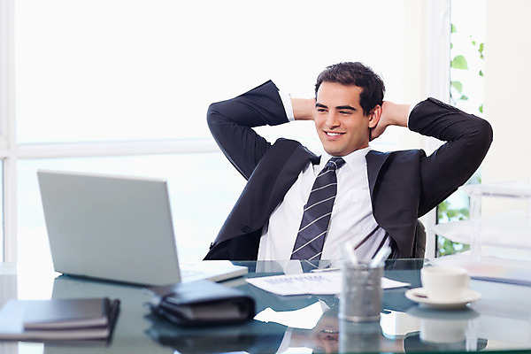 포토 JPG 해외이미지 직업 응시 행복 여유 백그라운드 의자 비즈니스 성공 휴식 노동자 직장 실내 한명 사람 정장 20대 노트북 컴퓨터 사무실 스트레칭 흰색 업무 비즈니스맨 자신감 책상 해외202004 해외포토 1 시선 옷 남자 감정 컬러 가구 컨셉 회사 청년 내부 전자제품 운동 작업 직장인 파일형식