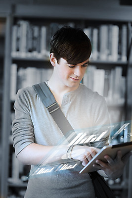 포토 JPG 해외이미지 백인 학생 교육 남자 비즈니스 그래프 미래 책장 실내 한명 서기 학습 태블릿 디지털 스크린 자료 터치 도서관 분석 대학교 인터페이스 터치스크린 홀로그램 해외202004 해외포토 서양인 1 가구 컨셉 학교 모션 사람 내부 전자제품 스마트기기 파일형식