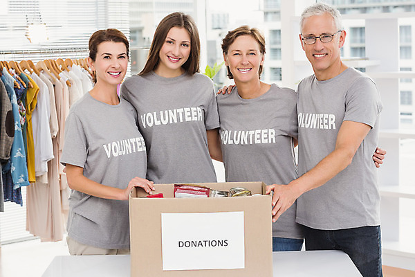 포토 JPG 해외이미지 백인 직업 여자 남자 행복 안경 40대 중년 비즈니스 실내 여러명 20대 상자 봉사 도움 직장인 비즈니스맨 비즈니스우먼 복지 동료 기부 돌봄 참여 자선단체 해외202004 해외포토 서양인 잡화 감정 다수 컨셉 관계 모션 사람 청년 성인 내부 그룹 사회이슈 자선 파일형식