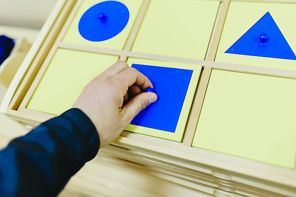 포토 JPG 해외이미지 학생 교육 어린이 컨셉 통신 교실 학교 수업 초등학교 사람없음 학습 교사 가르침 변화 천 승낙 심볼 개성 커뮤니티 해결 온라인강의 문해 고등교육 해외202004 해외포토 직업 사람 직물 강의 파일형식 언택트