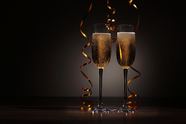 포토 JPG 해외이미지 디자인 기념일 행복 리본 음료 백그라운드 크리스마스 겨울 검은배경 새로움 기념 선물 사랑 사람없음 빛 상자 파티 축제 낭만 축하 알코올 샴페인 샴페인잔 해외202004 해외포토 계절 감정 컨셉 술잔 주류 이벤트 검은색 파일형식