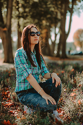 포토 JPG 해외이미지 백인 모델 라이프스타일 응시 공원 여자 행복 얼굴 백그라운드 자연 거리 갈색머리 한명 미소 사람 성인 야외 10대 청춘 태양 유행 기쁨 가을 성인여자한명만 해외202004 해외포토 자연요소 서양인 1 헤어스타일 시선 계절 공공시설 감정 컨셉 청소년 표정 생활 신체부위 생태계 여자한명만 성인여자만 파일형식