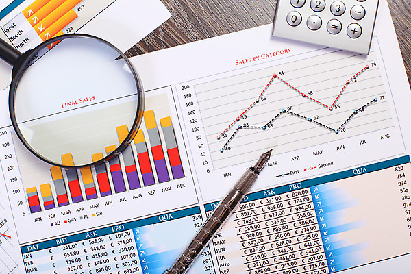 포토 JPG 해외이미지 종이 컨셉 회사 비즈니스 통계 탁자 그래프 직장 사람없음 사무실 펜 볼펜 자료 계산기 정보 키보드 업무 계획 오브젝트 보고서 문서 해외202004 해외포토 가구 문구용품 필기구 장비 작업 파일형식