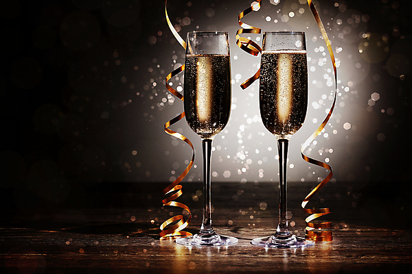 포토 JPG 해외이미지 디자인 기념일 행복 리본 음료 백그라운드 크리스마스 겨울 검은배경 새로움 기념 선물 사랑 사람없음 빛 상자 파티 축제 낭만 축하 알코올 샴페인 샴페인잔 해외202004 해외포토 계절 감정 컨셉 술잔 주류 이벤트 검은색 파일형식