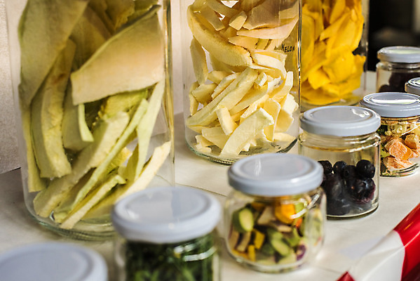 포토 JPG 해외이미지 열매 음식 백그라운드 다이어트 과일 재료 딸기 미래 건조 건강 키위 사람없음 빨간색 파란색 노란색 우주 보라색 우주비행사 흰색 신선 달콤 맛 작음 굽기 먹기 코스모스 유기농 블루베리 산딸기 흙더미 내추럴 채식주의자 토고 탈수 바삭바삭 맛있는 해외202004 해외포토 식물 웰빙 꽃 컬러 컨셉 모션 흙 크기 구이 채식 파일형식 더미 서아프리카