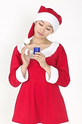 포토 JPG 스튜디오촬영 모델 여자 기념일 포즈 크리스마스 초 산타모자 산타옷 실내 한명 사람 동양인 이벤트 상반신 20대 성인 산타클로스 여자만 여자한명만 성인여자만 청년만 청년여자만 성인한명만 청년여자한명만 성인여자한명만 성인만 국내포토 모자_잡화 1 옷 인종 청년 내부 파일형식