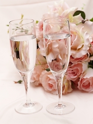 포토 JPG 스튜디오촬영 꽃 음료 꽃다발 생활용품 와인잔 잔 주류 실내 사람없음 세로 샴페인 샴페인잔 국내포토 식물 식기 술잔 내부 오브젝트 파일형식