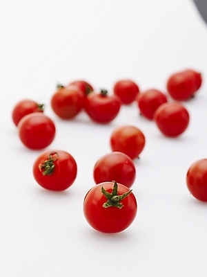 포토 JPG 스튜디오촬영 식물 음식 컬러 토마토 방울토마토 실내 근접촬영 사람없음 빨간색 세로 여러개 국내포토 뷰포인트 다수 채소 내부 파일형식