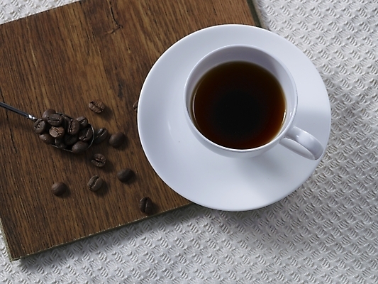 포토 JPG 스튜디오촬영 커피 음료 음식 쟁반 실내 사람없음 하이앵글 숟가락 원두 커피잔 찻잔 티스푼 원두커피 국내포토 뷰포인트 잔 수저 내부 파일형식