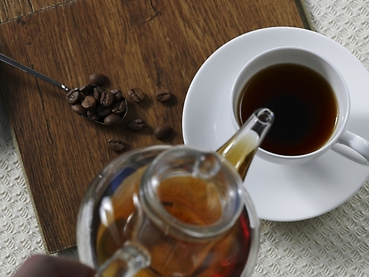 포토 JPG 스튜디오촬영 커피 음료 음식 주전자 쟁반 실내 사람없음 하이앵글 숟가락 원두 커피잔 찻잔 티스푼 찻주전자 원두커피 유리주전자 국내포토 뷰포인트 유리 주방용품 잔 수저 내부 파일형식