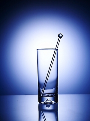 포토 JPG 스튜디오촬영 식기 생활용품 주방용품 조명 잔 실내 그림자 사람없음 세로 빛 반사 유리막대 국내포토 내부 막대 오브젝트 파일형식