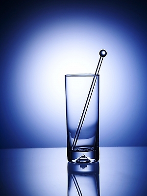 포토 JPG 스튜디오촬영 식기 생활용품 주방용품 조명 잔 실내 그림자 사람없음 세로 빛 반사 유리막대 국내포토 내부 막대 오브젝트 파일형식