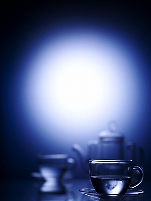 포토 JPG 스튜디오촬영 식기 음료 생활용품 주방용품 조명 잔 실내 사람없음 세로 빛 반사 차 찻잔 찻주전자 유리주전자 국내포토 유리 주전자 내부 오브젝트 파일형식