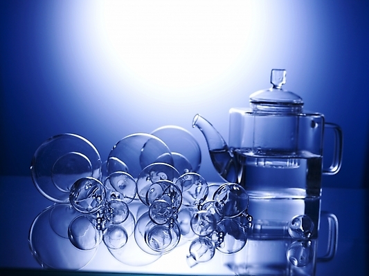 포토 JPG 스튜디오촬영 식기 생활용품 주방용품 조명 실내 사람없음 가로 빛 반사 찻주전자 오브젝트 유리주전자 국내포토 유리 주전자 내부 파일형식