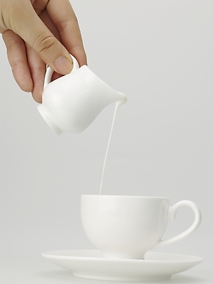 포토 JPG 스튜디오촬영 손 커피 음료 음식 실내 누끼 신체부위 커피잔 찻잔 크림 크리머 국내포토 잔 사람 내부 파일형식