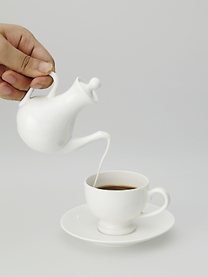 포토 JPG 스튜디오촬영 손 커피 음료 음식 실내 신체부위 커피잔 찻잔 크림 크리머 국내포토 잔 사람 내부 파일형식