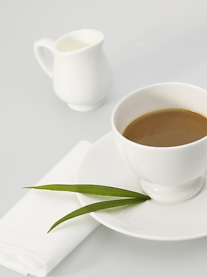 포토 JPG 스튜디오촬영 커피 음료 음식 잎 나뭇잎 실내 근접촬영 사람없음 초록색 하이앵글 커피잔 찻잔 냅킨 크리머 국내포토 식물 뷰포인트 컬러 잔 내부 파일형식