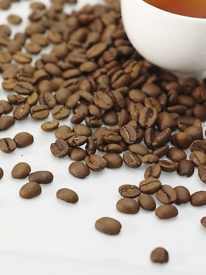 포토 JPG 스튜디오촬영 커피 음료 실내 근접촬영 사람없음 갈색 원두 흰색 커피잔 찻잔 원두커피 국내포토 뷰포인트 컬러 잔 내부 파일형식