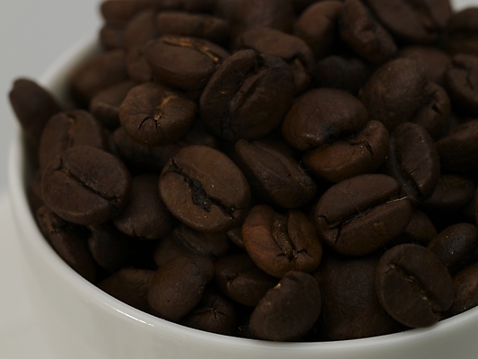 포토 JPG 스튜디오촬영 커피 백그라운드 실내 근접촬영 사람없음 하이앵글 갈색 원두 흰색 커피잔 찻잔 원두커피 국내포토 음료 뷰포인트 컬러 잔 내부 파일형식