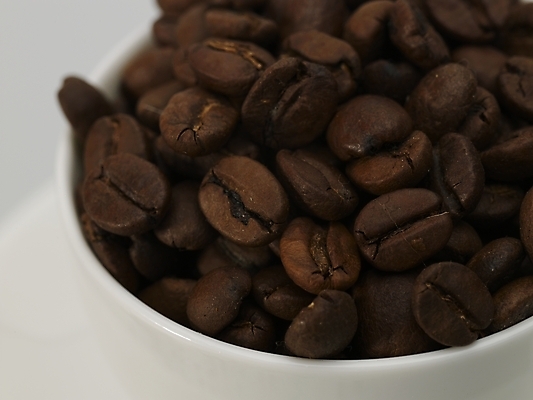 포토 JPG 스튜디오촬영 커피 백그라운드 실내 근접촬영 사람없음 하이앵글 갈색 원두 흰색 커피잔 찻잔 원두커피 국내포토 음료 뷰포인트 컬러 잔 내부 파일형식