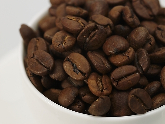 포토 JPG 스튜디오촬영 커피 백그라운드 실내 근접촬영 사람없음 하이앵글 갈색 원두 흰색 커피잔 찻잔 원두커피 국내포토 음료 뷰포인트 컬러 잔 내부 파일형식