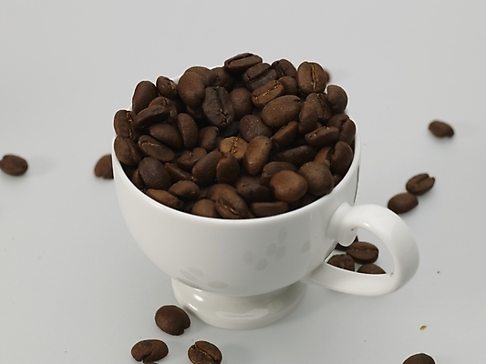 포토 JPG 스튜디오촬영 커피 실내 근접촬영 사람없음 갈색 원두 흰색 커피잔 찻잔 원두커피 국내포토 음료 뷰포인트 컬러 잔 내부 파일형식