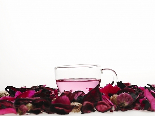 포토 JPG 스튜디오촬영 꽃잎 꽃 음료 음식 잔 실내 사람없음 장미 보라색 차 다기 장미차 국내포토 식물 식기 컬러 내부 다도 꽃차 파일형식