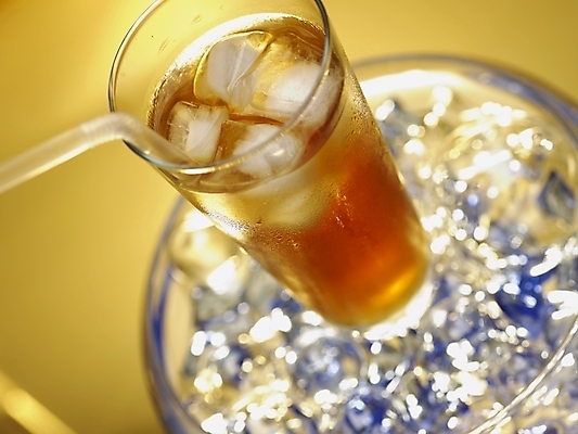 포토 JPG 스튜디오촬영 음료 잔 실내 빨대 근접촬영 사람없음 컵 여름 하이앵글 얼음 차 컵받침 아이스티 국내포토 자연요소 식기 계절 뷰포인트 내부 받침대 파일형식