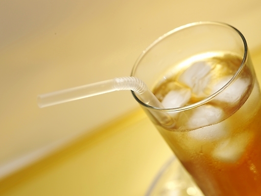 포토 JPG 스튜디오촬영 음료 잔 실내 빨대 근접촬영 사람없음 컵 여름 얼음 차 컵받침 아이스티 국내포토 자연요소 식기 계절 뷰포인트 내부 받침대 파일형식