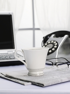 포토 JPG 스튜디오촬영 안경 커피 음료 음식 비즈니스 창문 탁자 실내 사람없음 노트북 전자제품 인테리어 사무용품 커튼 신문 커피잔 찻잔 전화기 책상 국내포토 디자인 잡화 가구 문구용품 잔 내부 간행물 뉴스 파일형식