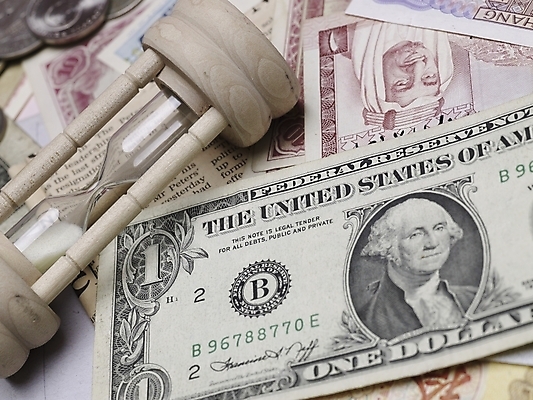 포토 JPG 스튜디오촬영 지폐 돈 실내 근접촬영 사람없음 가로 금융 경제 하이앵글 동전 신문 모래시계 오브젝트 외화 국내포토 모래 뷰포인트 시계 내부 간행물 뉴스 재산 파일형식