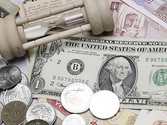 포토 JPG 스튜디오촬영 지폐 돈 실내 근접촬영 사람없음 가로 금융 경제 하이앵글 동전 신문 모래시계 오브젝트 외화 국내포토 모래 뷰포인트 시계 내부 간행물 뉴스 재산 파일형식