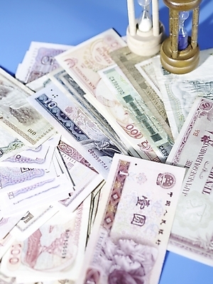 포토 JPG 스튜디오촬영 지폐 돈 실내 근접촬영 사람없음 금융 경제 파란색 하이앵글 모래시계 오브젝트 외화 국내포토 모래 뷰포인트 시계 컬러 내부 재산 파일형식