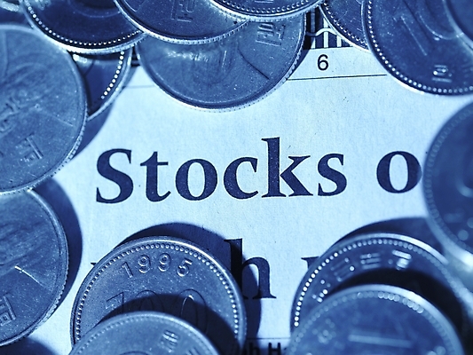 포토 JPG 스튜디오촬영 문자 기호 알파벳 영어 돈 실내 근접촬영 사람없음 금융 경제 하이앵글 동전 여러개 신문 백원 오브젝트 국내포토 뷰포인트 다수 내부 간행물 뉴스 재산 파일형식