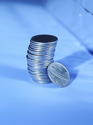 포토 JPG 스튜디오촬영 돈 실내 그림자 누끼 근접촬영 사람없음 세로 금융 경제 파란색 동전 백원 오브젝트 국내포토 뷰포인트 컬러 내부 재산 파일형식