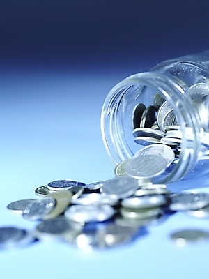 포토 JPG 스튜디오촬영 돈 유리병 실내 근접촬영 사람없음 세로 금융 경제 동전 여러개 오브젝트 외화 국내포토 뷰포인트 다수 병_용기 내부 재산 파일형식