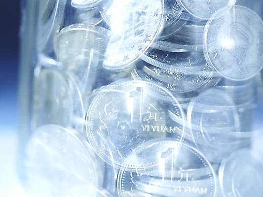 포토 JPG 스튜디오촬영 돈 유리병 실내 근접촬영 사람없음 가로 금융 경제 동전 여러개 오브젝트 외화 국내포토 뷰포인트 다수 병_용기 내부 재산 파일형식