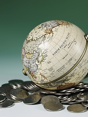 포토 JPG 스튜디오촬영 나라 외국문화 세계지도 지도 돈 실내 근접촬영 사람없음 세로 금융 경제 지구본 동전 여러개 백원 오브젝트 국내포토 문화 뷰포인트 다수 내부 세계 재산 파일형식