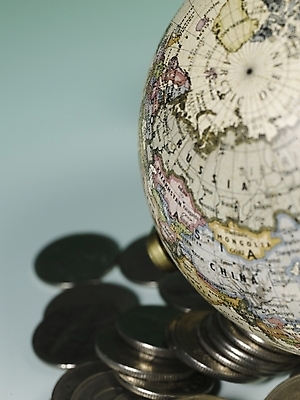 포토 JPG 스튜디오촬영 나라 외국문화 세계지도 지도 돈 실내 근접촬영 사람없음 세로 금융 경제 하이앵글 지구본 동전 여러개 백원 오브젝트 국내포토 문화 뷰포인트 다수 내부 세계 재산 파일형식