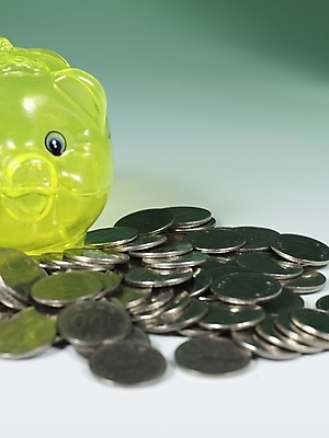 포토 JPG 스튜디오촬영 돈 실내 근접촬영 사람없음 세로 금융 경제 동전 여러개 돼지저금통 저금통 백원 오브젝트 국내포토 뷰포인트 다수 내부 저축 재산 파일형식