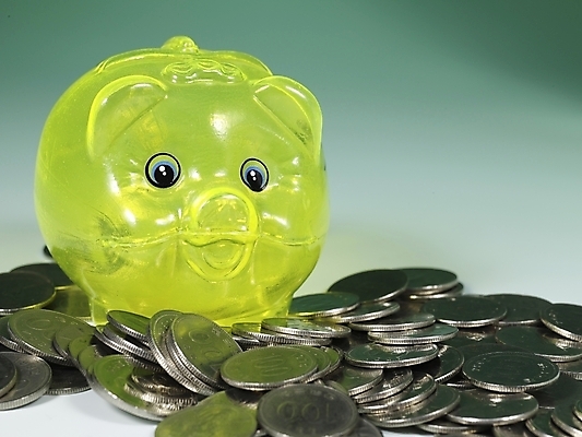 포토 JPG 스튜디오촬영 돈 실내 근접촬영 사람없음 가로 금융 경제 동전 여러개 돼지저금통 저금통 백원 오브젝트 국내포토 뷰포인트 다수 내부 저축 재산 파일형식