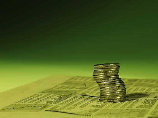 포토 JPG 스튜디오촬영 돈 실내 그림자 근접촬영 사람없음 가로 금융 경제 동전 여러개 신문 백원 오브젝트 국내포토 뷰포인트 다수 내부 간행물 뉴스 재산 파일형식