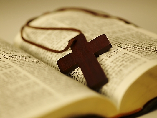 포토 JPG 스튜디오촬영 종교 십자가 종교용품 기독교용품 실내 근접촬영 사람없음 가로 성경 천주교 십자가목걸이 국내포토 뷰포인트 목걸이 내부 파일형식