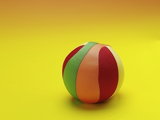 포토 JPG 스튜디오촬영 공 실내 누끼 사람없음 가로 컬러풀 장난감 노란색 놀이용품 국내포토 컬러 내부 오브젝트 파일형식