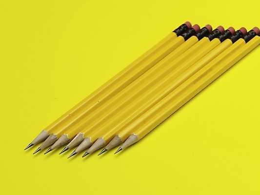 포토 JPG 스튜디오촬영 문구용품 실내 근접촬영 사람없음 가로 필기구 연필 노란색 지우개 국내포토 뷰포인트 컬러 학용품 내부 오브젝트 파일형식