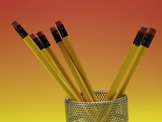 포토 JPG 스튜디오촬영 문구용품 실내 근접촬영 사람없음 가로 필기구 연필 노란색 여러개 지우개 연필꽂이 국내포토 뷰포인트 컬러 다수 학용품 내부 오브젝트 파일형식