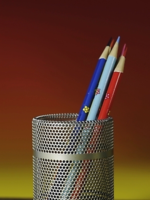 포토 JPG 스튜디오촬영 문구용품 색연필 실내 근접촬영 사람없음 세로 컬러풀 필기구 연필꽂이 국내포토 뷰포인트 컬러 학용품 내부 오브젝트 파일형식