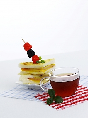 포토 스튜디오촬영 접시 커피 음료 음식 나뭇잎 잔 서양음식 실내 샌드위치 근접촬영 사람없음 빨간색 세로 초록색 식탁보 꼬치 커피잔 찻잔 냅킨 국내포토 식기 뷰포인트 컬러 잎 내부 파일형식