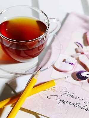 포토 JPG 스튜디오촬영 커피 음료 음식 문구용품 잔 실내 근접촬영 사람없음 하이앵글 연필 노란색 커피잔 찻잔 국내포토 카드프레임 식기 뷰포인트 컬러 학용품 프레임 내부 필기구 오브젝트 파일형식